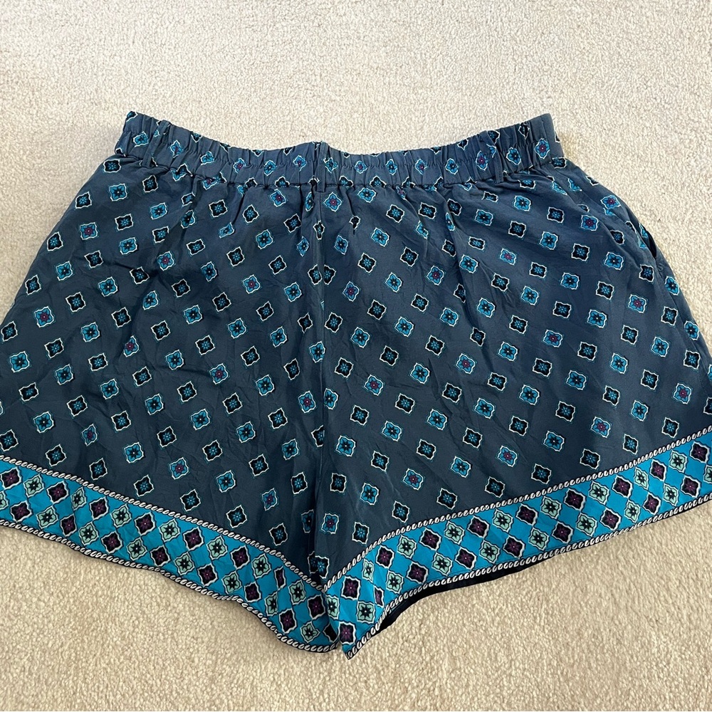 Silk short. - Picture 2 of 3